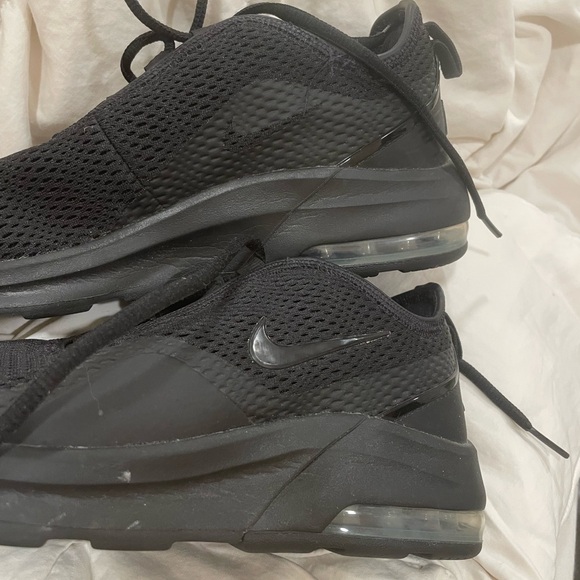 Nike Air Max motion 2 Men's Black Mesh Sneakers Unisex - Picture 2 of 12